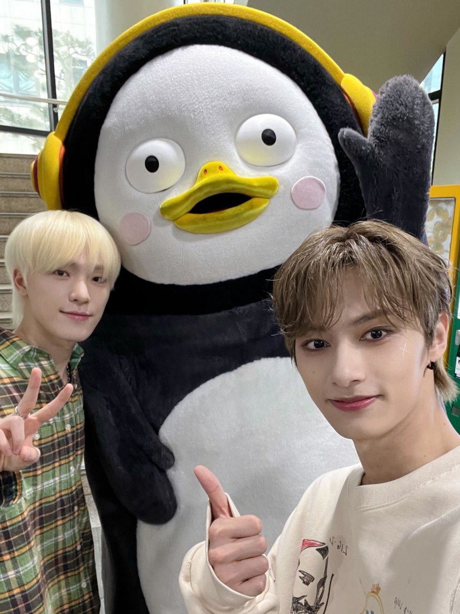 pledis_17's tweet photo. [17'S JUN] 춤 잘 추는 우리 펭수 🐧 https://t.co/q9Plpk4cWw
