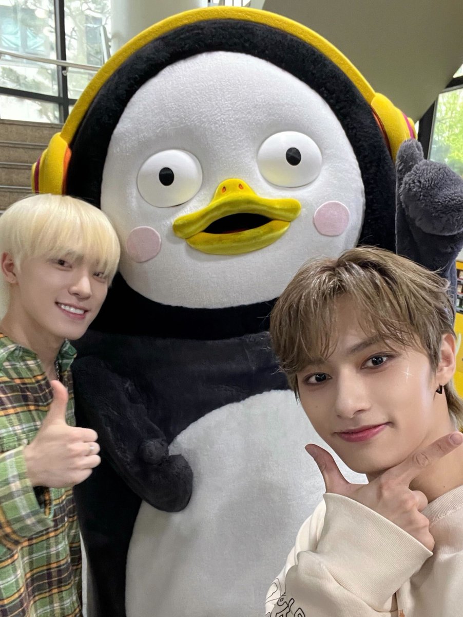 pledis_17's tweet photo. [17'S JUN] 춤 잘 추는 우리 펭수 🐧 https://t.co/q9Plpk4cWw