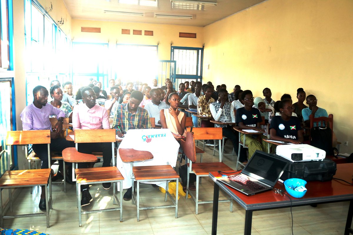 Le Vendredi 28 Avril 2023, dans les enceintes de <a href="/espoir_afrique/">Université Espoir d'Afrique</a>, <a href="/hau_sss/">HAU-SSS</a> avait organisé une séance pragmatique sur les sutures chirurgicales. Ladite séance a commencée par des mots d'ouverture, du président de HAUSSS et ceux du représentant de l'Université. (1)