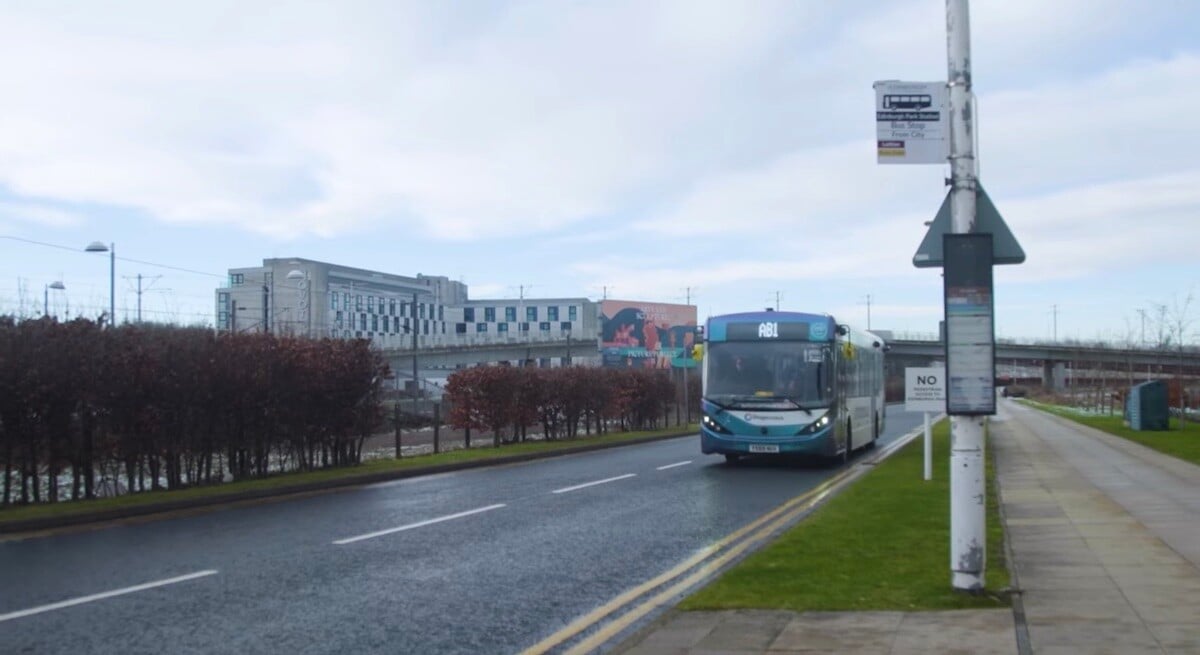 JaouenAuto's tweet image. En matière de véhicules autonomes, l’Écosse est dans les starting-blocks ! Un bus autonome (de grande taille) commencera à circuler à partir de mai prochain, sur un itinéraire de 22 kilomètres.🚐 mon.actuclub.com/r/5zkborq