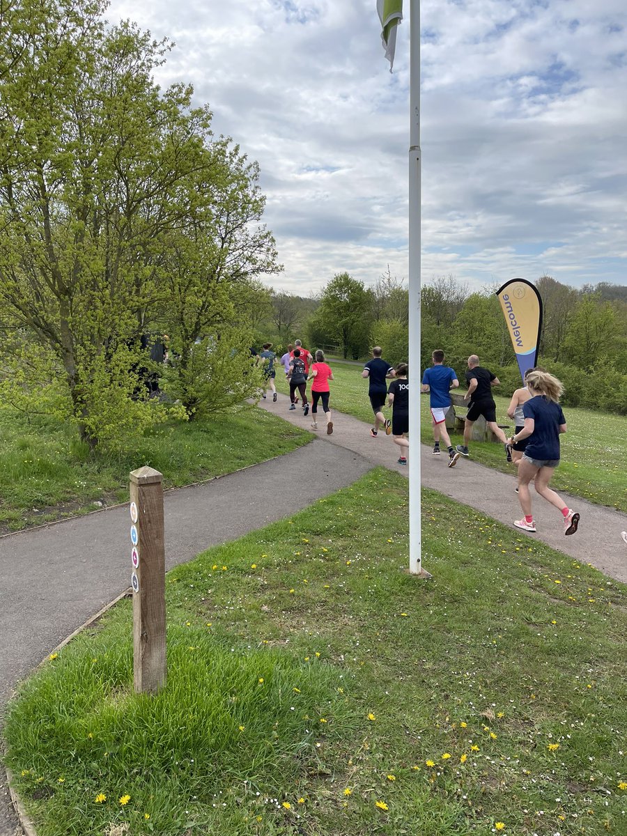 BridgnorthCops's tweet photo. Bridgnorth SNT engaging with runners and marshals @SVCparkrun well done to everyone running. @CleoburyCops @SNT_SEShrops https://t.co/nDNPE0lwRY
