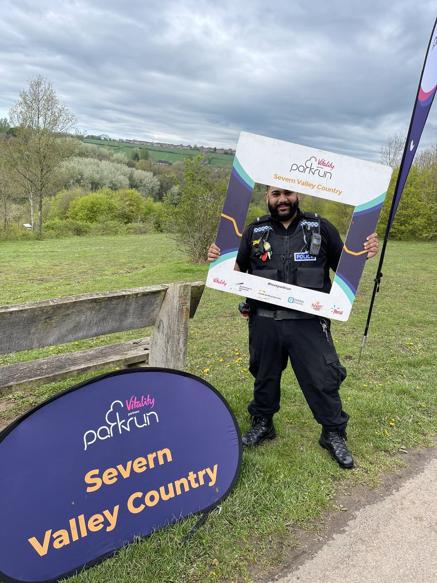 BridgnorthCops's tweet photo. Bridgnorth SNT engaging with runners and marshals @SVCparkrun well done to everyone running. @CleoburyCops @SNT_SEShrops https://t.co/nDNPE0lwRY