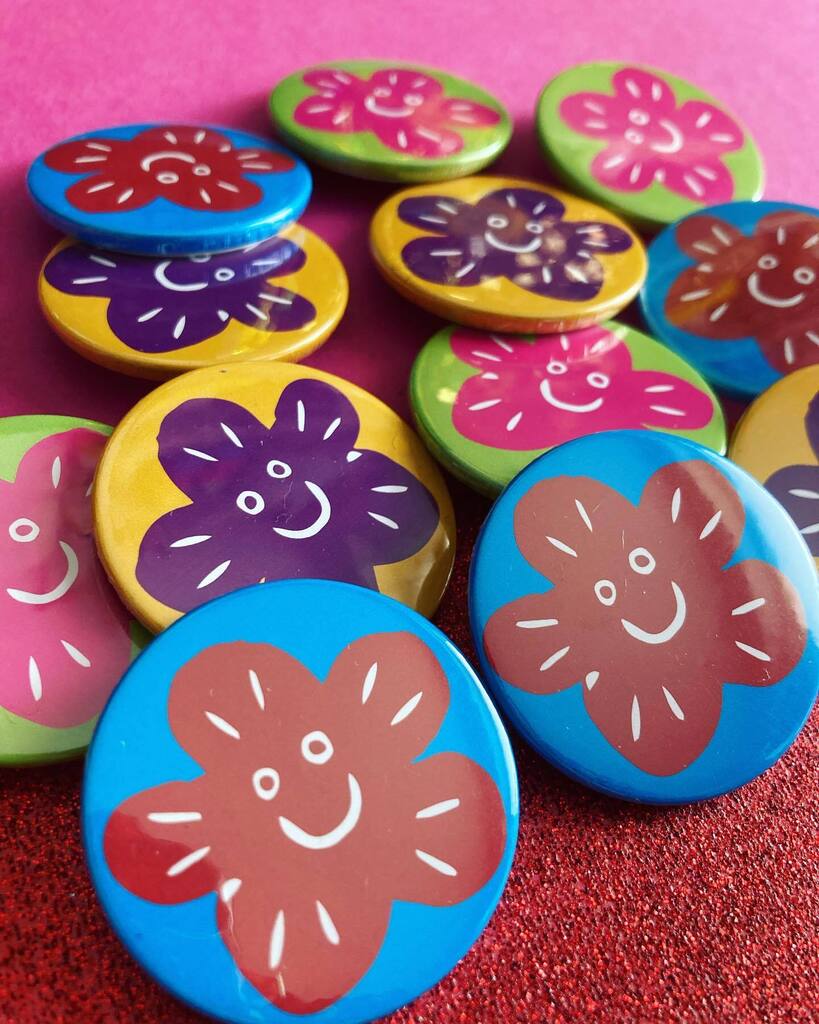 Smiling flower faces for the long weekend! Woohoo! I’ve got lots of new bits to get up in my shop and more on the way ❤️ instagr.am/p/CrnQESIo1_f/