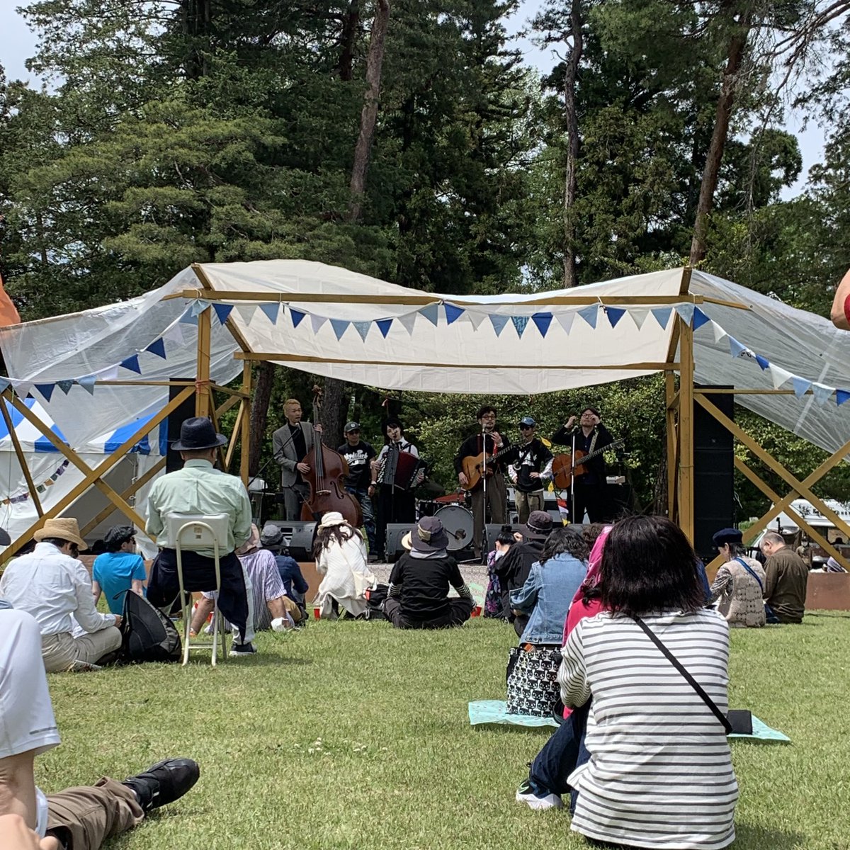 yupa729's tweet photo. 久しぶりの野外ライブフェス！
イャ〜生音は楽しいね！

このライブも17年ぶりだって。

#hidepark 
#野外ライブ
#サニーデイサービス
#トノバンズ
#EGOWRAPPIN
#田島貴男
#ムーンライダーズ 
#稲荷山公園 https://t.co/4Ua0szOvJt