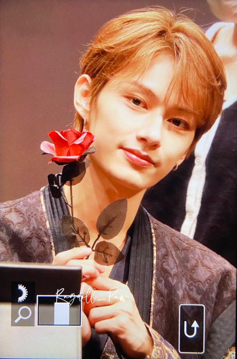 RagdollPaw610's tweet photo. 20230429 위버스 팬 사인 

준아… 고마워🥹🥹

#문준휘 #文俊辉 
#준 #JUN⁠⁠⁠ #ジュン
#세븐틴⁠⁠ #SEVENTEEN⁠⁠ #セブチ https://t.co/37T6p38pcw