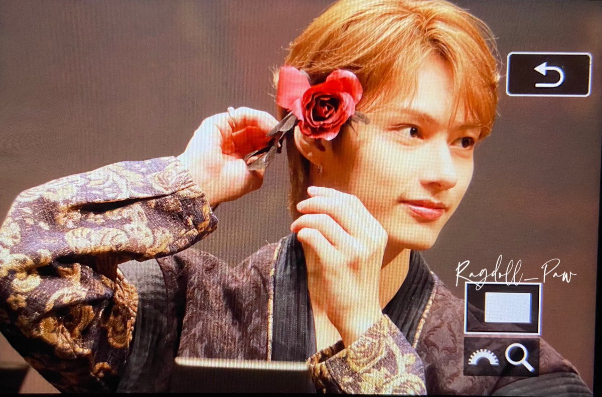 RagdollPaw610's tweet photo. 20230429 위버스 팬 사인 

준아… 고마워🥹🥹

#문준휘 #文俊辉 
#준 #JUN⁠⁠⁠ #ジュン
#세븐틴⁠⁠ #SEVENTEEN⁠⁠ #セブチ https://t.co/37T6p38pcw