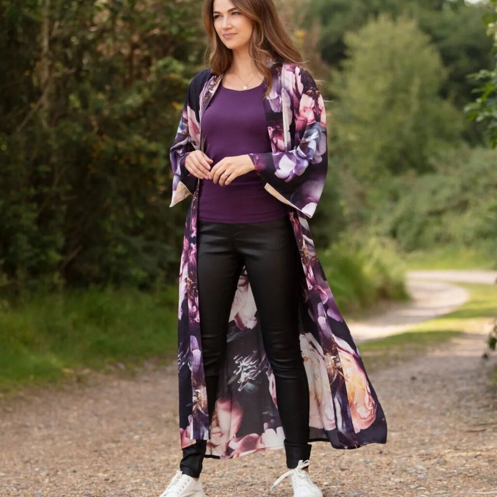 LiveLagom's tweet photo. Long weekends are made for these! Or are these made for long weekends? 🤔 Either way, you will be gloriously stylish swishing around in one of these silky floral viscose robes. Bigger question is - which one to pick? 🌿🌷💮🌺
.
.
.
#kimonorobe #robe #… https://t.co/IMdCm3VWQa https://t.co/ymuNGspsTc