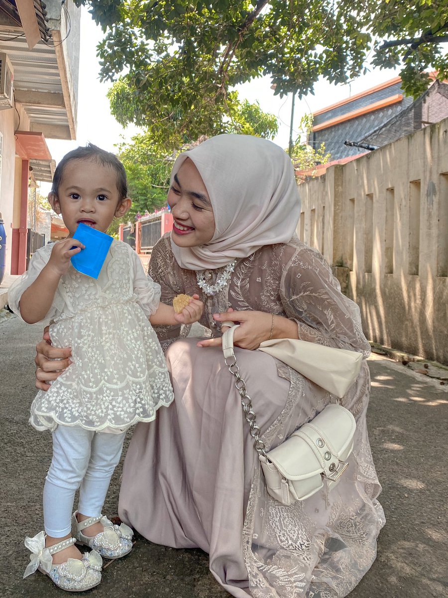 Aprylhere's tweet photo. Sekarang anaknya udah segede gini🤏🏻 https://t.co/n7nZaQmOeC