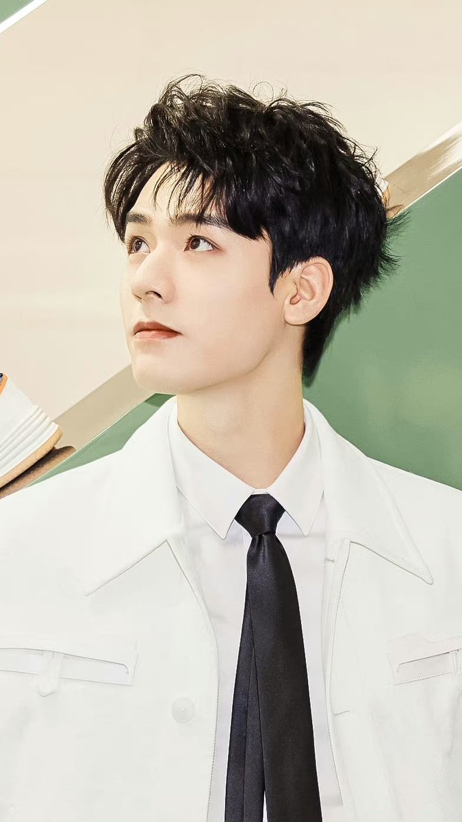 coordinine's tweet photo. GONG JUN X LOUIS VUITTON
有没有俊味仙可以互关一下？
#GongJunLVPreFall23
#공준 #LVPREFALL2 https://t.co/nywlOomEHc