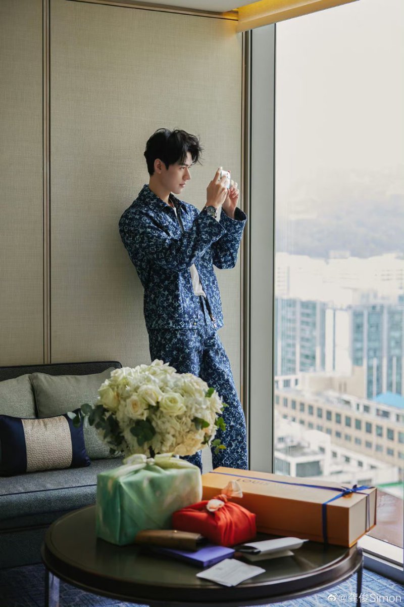 pjayradox's tweet photo. 期待我的宝宝😇💗

GONG JUN X LOUIS VUITTON
#GongJunLVPreFall23
#공준 #LVPREFALL23 https://t.co/4HulIJnWFe