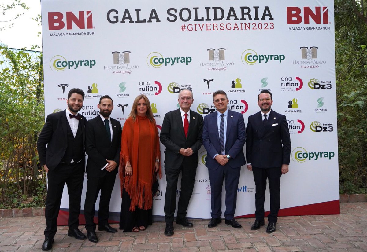 El alcalde, <a href="/pacodelatorrep/">Paco de la Torre</a>, junto a la concejala de Promoción de la Ciudad y Captación de Inversiones, <a href="/rsanchezmlg/">Rosa Sánchez</a>, asistió anoche a la VII Gala Solidaria <a href="/BNIMalaga/">BNI Málaga</a> en la Finca El Álamo