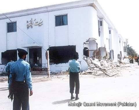 OwaisMQMPak's tweet photo. 92 کا آپریشن ہو یا 2002 کا نقصان مہاجر قوم کا ہوا
الطاف بھائی یہ کیسے ایجینسی کے لوگ تھے جنکا مرکز مسمار کر دیا
8 سال تاریخ طویل ترین سیاسی اسیری کاٹی 
والد کے جنازے میں شریک نہیں ہونے دیا

عمر کے اس حصے میں ان باتوں سے مہاجر قوم کی تیسری نسل نفرت کی آگ میں برباد ہو جائے گی۔ https://t.co/hDgE7gf4xm