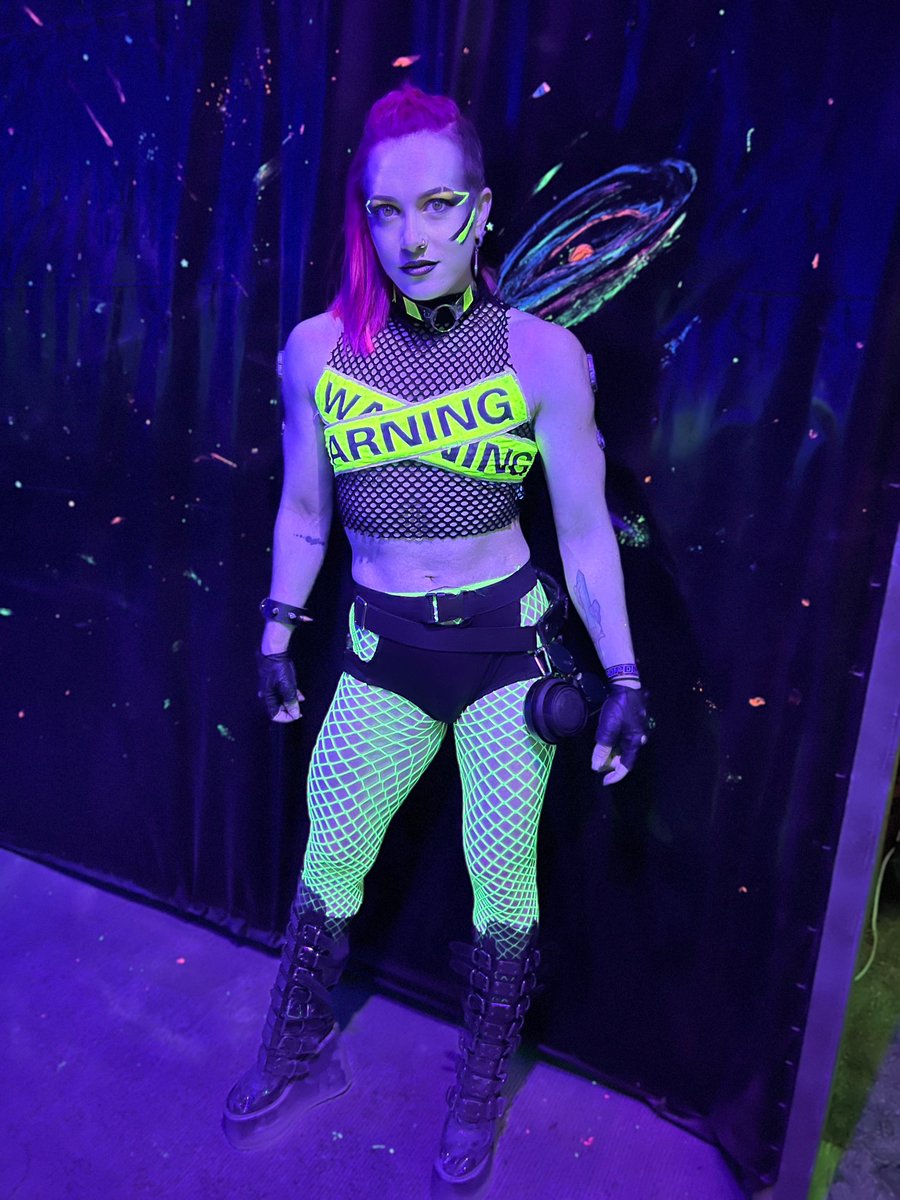 ClaireMax's tweet image. Buckle up, buttercup #Neotropolis