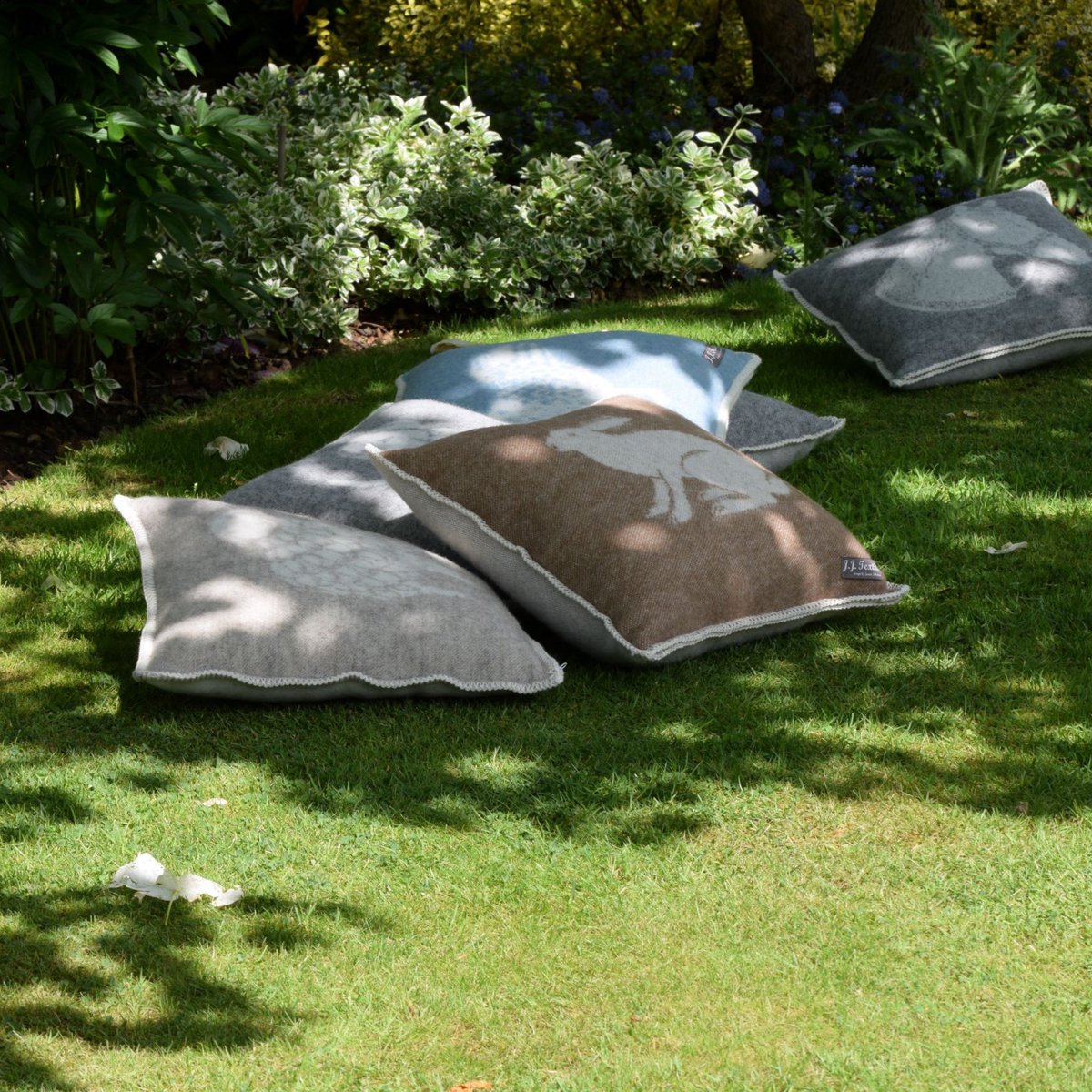 TextileJj's tweet image. Taking a little look back on some of our old designs.

Which is your favourite? Let us know in the comments…

#woolblanket #woolthrow #woolblankets #springdecor #mybeautifulhome