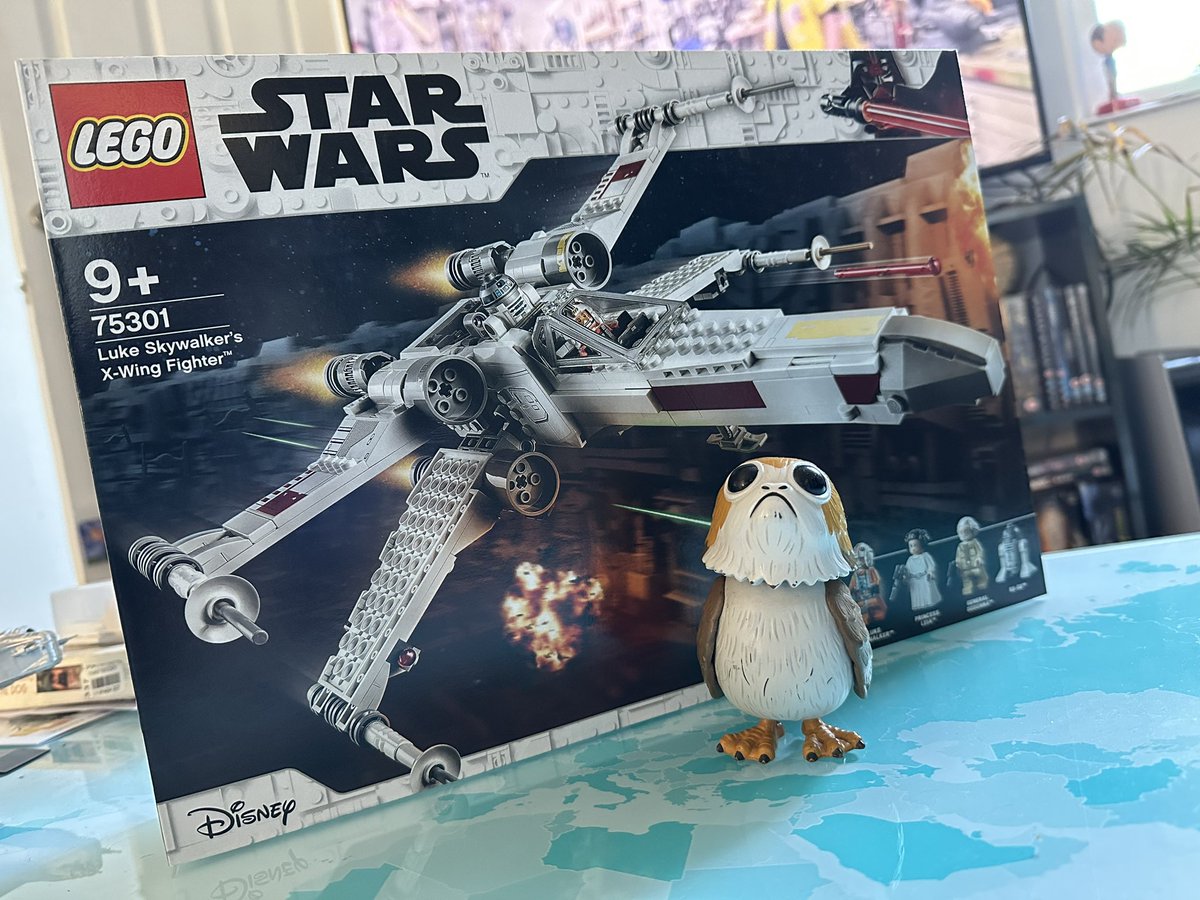 PabloThePorg's tweet photo. It is a full, raining day. This means LEGO building time! #Porg #LEGOStarWars #LEGOXWing #TheRiseOfSkywalker #TheLastJedi #PabloThePorg https://t.co/ICIO9iSq0C