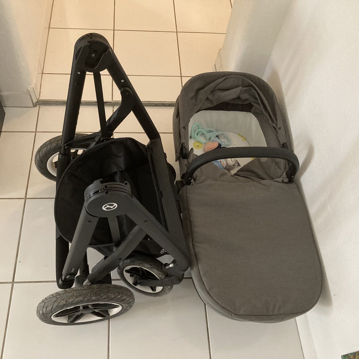 Hi @Eurostar, is it ok to bring this type of pram (with bassinet) onto your trains? The frame is foldable but the bassinet is not. Not sure whether the bassinet will fit in the overhead compartment, and the website help.eurostar.com/faq/be-en/ques… is not clear on what counts as “folding”