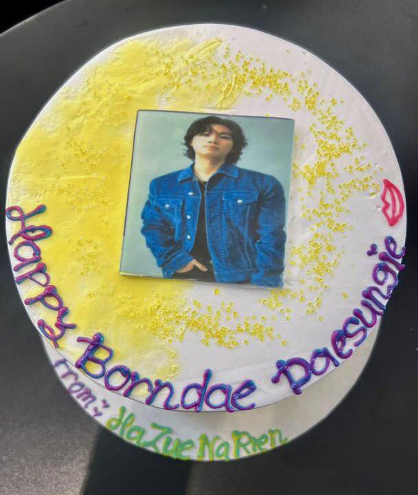 BIGBANGMALAYSIA's tweet photo. Thanks to VIPs who sponsoring this beautiful cake with us 💛
 #DaesungEidBday https://t.co/mzB5VddA7Q