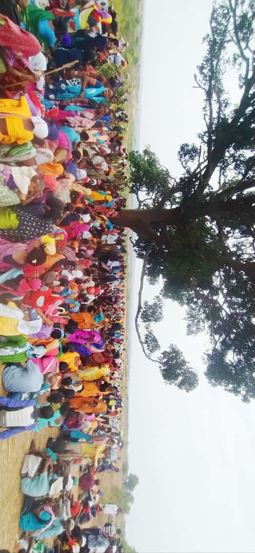 DipteshSogam's tweet photo. अगदी तरुणांपासून वृद्धांपर्यंत सर्व पिढीतील लोक आंदोलनात सहभागी आहेत. इतक्या मोठ्या प्रमाणावर स्थानिकांचा विरोध असताना सुद्धा सरकारची बळजबरी का ?
गतिमान सरकारची गतिमान दडपशाही...🤬❌
#saynotorefinery #barsu #savekokan @aajtak @abpmajhatv @ABPNews @SaamanaOnline @saamTVnews https://t.co/1LfpVucjxv