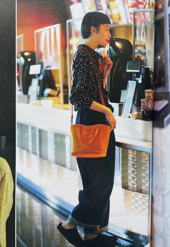 Johnbull_online's tweet image. NAVYS 6月号掲載

JOHNBULL WOMENS夏の新作アイテムが多数掲載いただいています✨ 
素敵なスタイリングも多数紹介されていますので是非チェックしてください☺

掲載アイテム詳細はこちら
buff.ly/2rrTVR5 

#navys #magazine #johnbull #ジョンブル #雑誌掲載アイテム #新作紹介