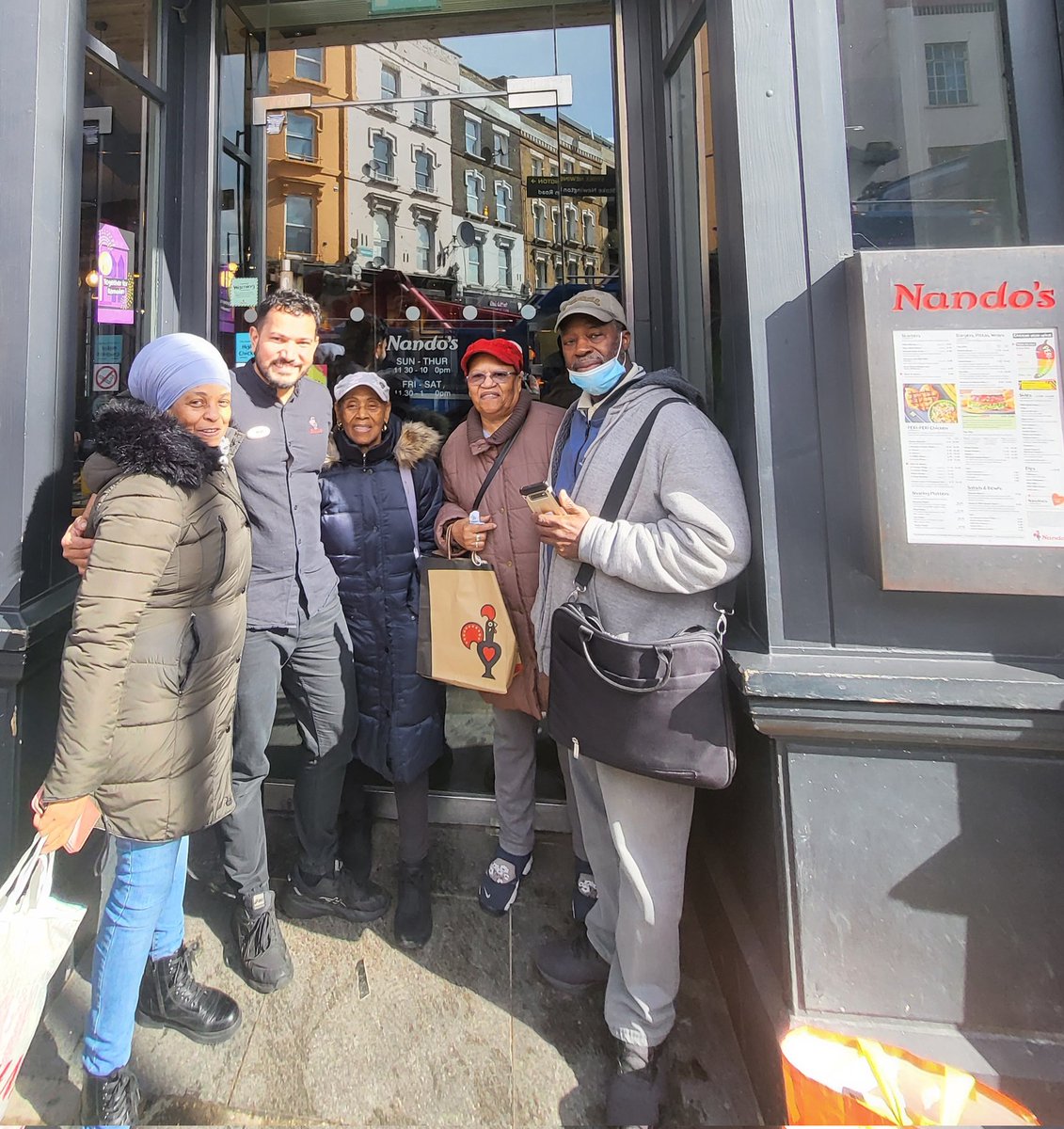 Samantar54's tweet photo. KUDOS To the management @NandosUK (Dalston location) for a warm space and discount for these lovely elders &amp; P.O.M volunteer Zaniyah to connect and have lunch together!  #ChangesInLife  #SupportOurElders #Loneliness #CostOfLivingCrisis #CheckingInCallsMatter  #Each1Teach1 https://t.co/3Aodu7cbOo