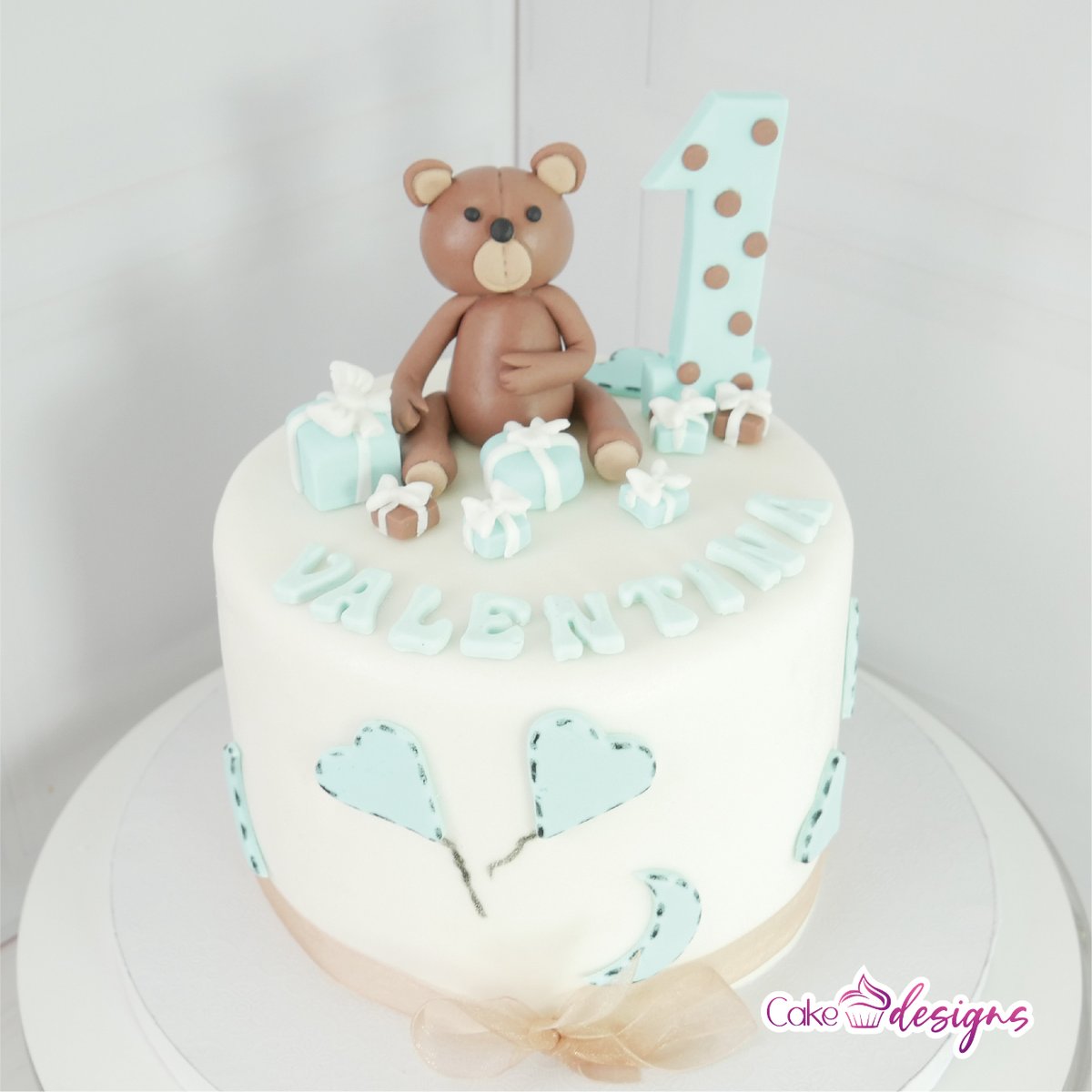 CakeDesigns_'s tweet photo. 🧸 Celebra su cumple con una preciosa tarta decorada con la temática especial de su día!

~~~~~~~~~~~~~~
Para pedidos, escríbenos por whatsapp o llámanos al 646 078 055 📲
https://t.co/XENTSqYZoX https://t.co/K3OSMKrd57
