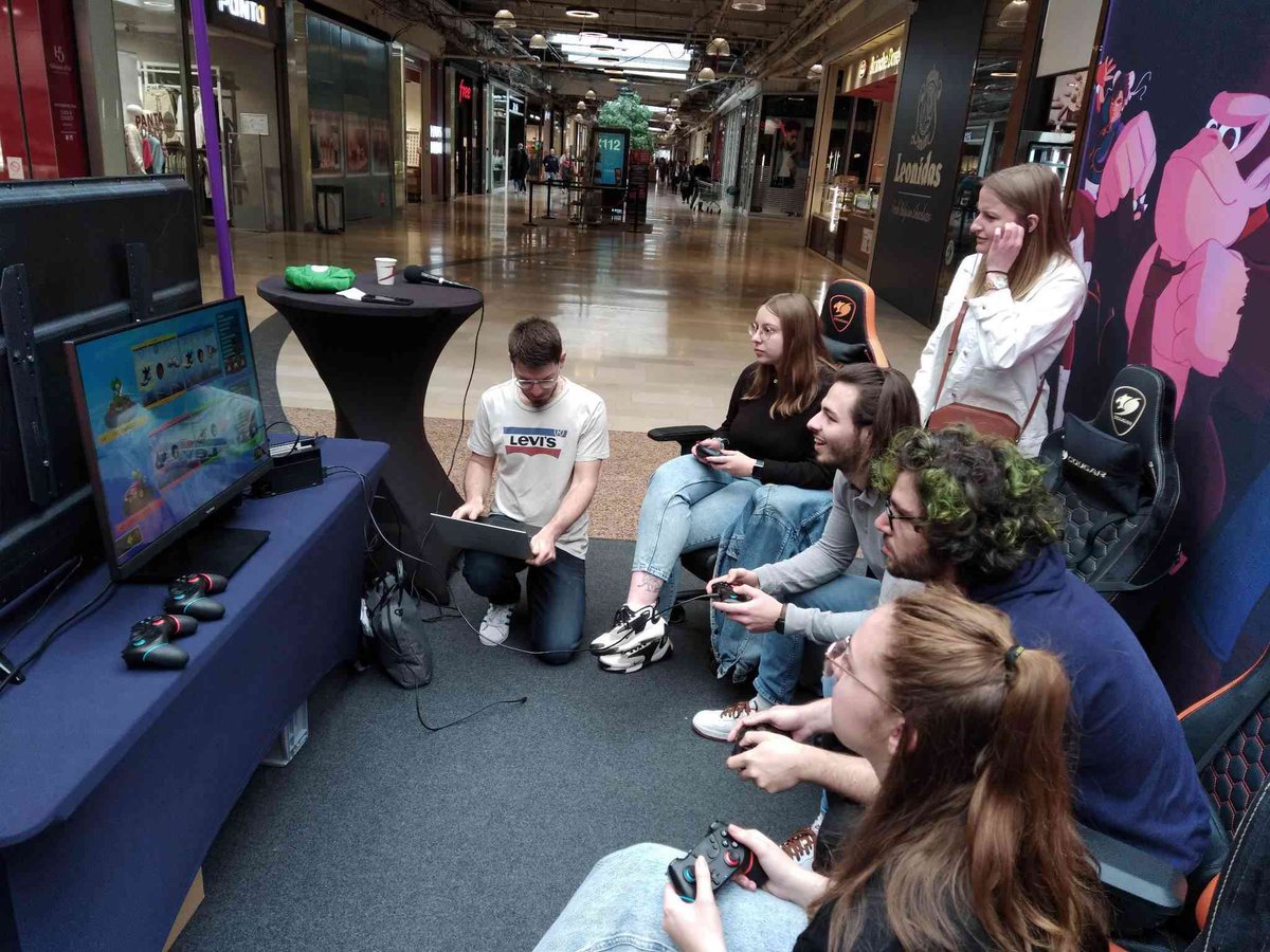 🏁 C’est parti pour la demi-finale du tournoi #MK8D Au Mans (galerie <a href="/AUCHAN_France/">Auchan</a>) ! 🔥

Notre team mate <a href="/Neolinki/">W || Neolinki 🔜 Back</a> tryhard… dès le choix des persos 😎 ! 

Linki, c’est podium, sinon t’es viré (©️ <a href="/Sangi_Fr/">BP ⭐️ Sangi (参議)</a>) 

#BootifulPeach #BPWIN