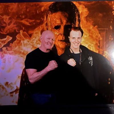 #NewProfilePic
I got to meet one of my #MichaelMyers hero in person and got a photo with him.
He’s real cool an a nice guy.