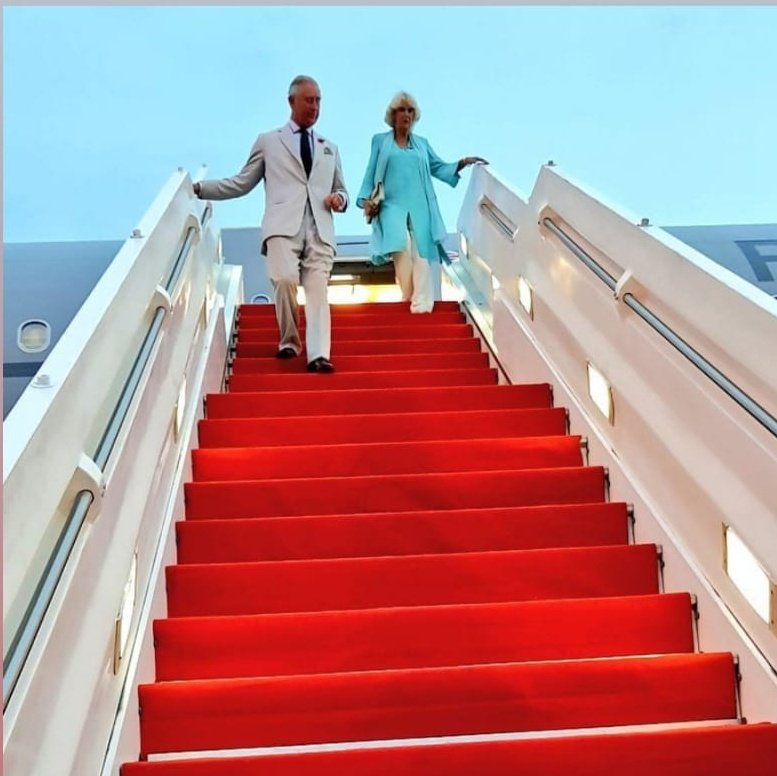 VickiTreadell's tweet image. This time next week #HMKingCharlesIII's #Coronation takes place @wabbey.
In coming days I shall reflect on #WhenIMetTheKing in Malaysia.
Here's the photo I took as he &amp;amp; HM The Queen Consort arrived &amp;amp; just before I welcomed them at the bottom of the steps on 2 Nov. 2017.
