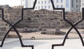 Moh_Almosawi's tweet photo. في #السعودية بعد التغيير كل شيء أصبح يخالف القيم والاسلام أصبح جائز، من انشاء الديسكوات الى اقامة عوائل غير شرعية وعلاقات زنا، لكن من يصل الامر الى البيوت الذي اذن الله ان ترفع ويذكر فيها اسم ه تجدهم يتمسكون بضلالهم في مخالفة اعادة اعمارها...
#البقيع_مطلبنا https://t.co/ImmOErZfgd