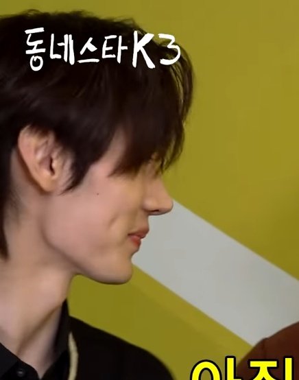 hourly_sh's tweet photo. sunghoon’s dimple peeking 🥹 https://t.co/M2HAa5oq3w