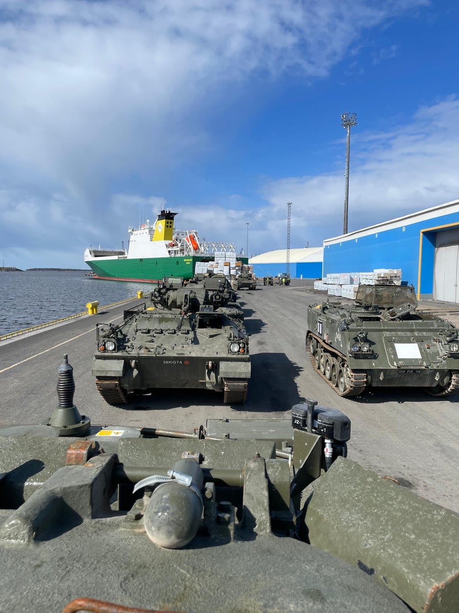 Thanks for the lift MV Hartland Point. Great to have @RiflesRegiment, @TheIronFist & @3rdUKDivision in Finland with @PanssariPR, @Maavoimat & @MaasotaK for Ex ARROW & Ex NORTHERN FOREST. 🇫🇮🇬🇧🏹

#WeAreNATO, @ukinfinland, @CO_5RIFLES, #pspr, #karpr, #porpr, #AWShips