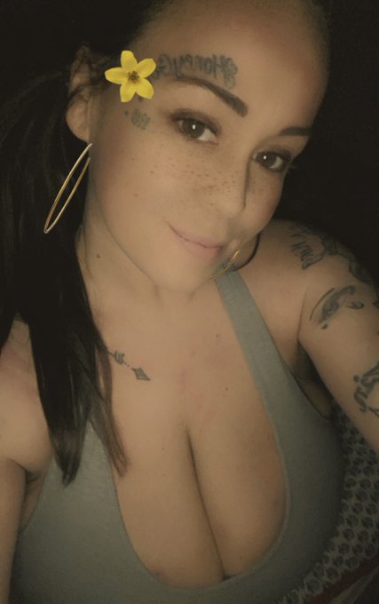 So who wants to take me shopping later today or Sunday. Get me buzzed ( ok drunk! Feeling good) watch<a href="/tag/mvsales"class="tags"><span>#mvsales</span></a>