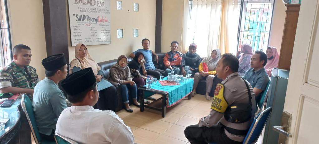 AndriPerkasa3's tweet photo. Sinergitas TNI-POLRI https://t.co/LGmYwwL1yo