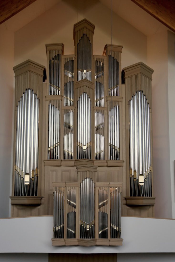 Kom je vanavond meezingen in de Ichthuskerk op Urk? Welkom! Aanvang 19:30 uur - toegang vrij - thema ‘Looft de Koning’. #samenzang #orgelimprovisaties #Urk