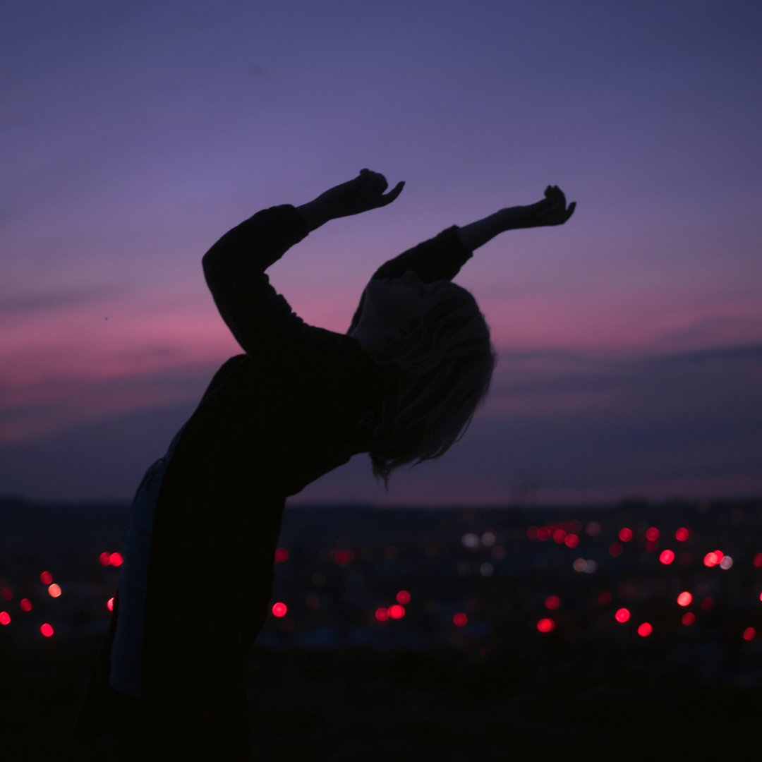 Today is #InternationalDanceDay 

Dance is a great way to improve cardiovascular health along with improving balance and strength. Many forms of dance such as ballroom, are appropriate for people with limited mobility or chronic health issue: bit.ly/2JFFOSc  

#danceday