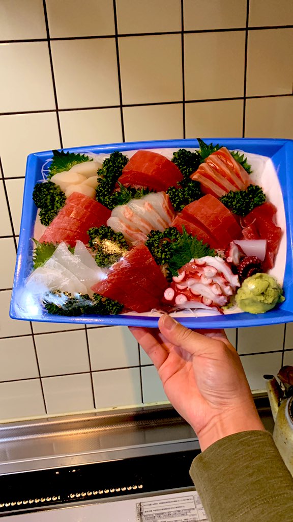 dappon7's tweet photo. 今日も美味しくいただきます！
#刺身屋���ろさわ #刺身 #刺身盛合せ https://t.co/piseVCYQXK