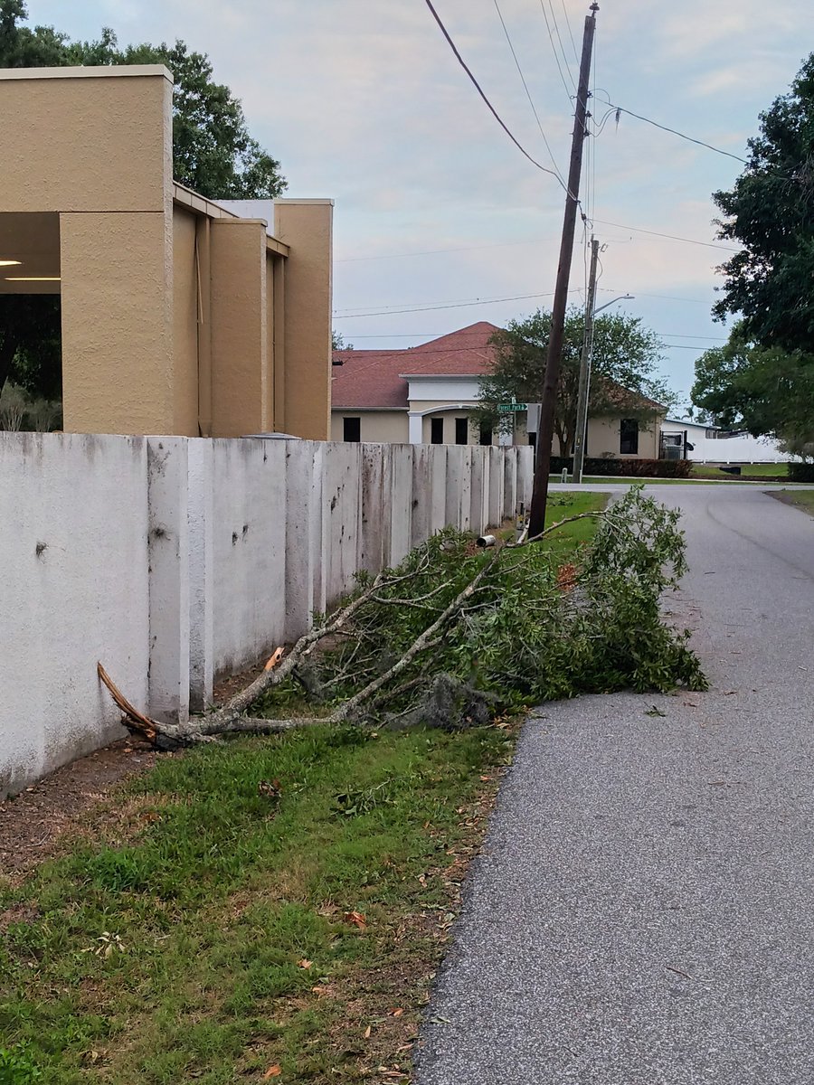 ejheat's tweet photo. On Way 4-28 #LakeMirror Music Entertainment&amp;Fireworks Show,Typical Tree Branch Damage,#LakeHunter Trees Toppled 4-27 West #Wind #Storm! 4-28 #Sunset #Lakeland RP Funding Center Financial Issue&amp;Future Up In Air Says 1000 Incredible Words @mcclureWX @KyleHanson_WX @Mike_Clay!#FLwx https://t.co/s0Ima680zm