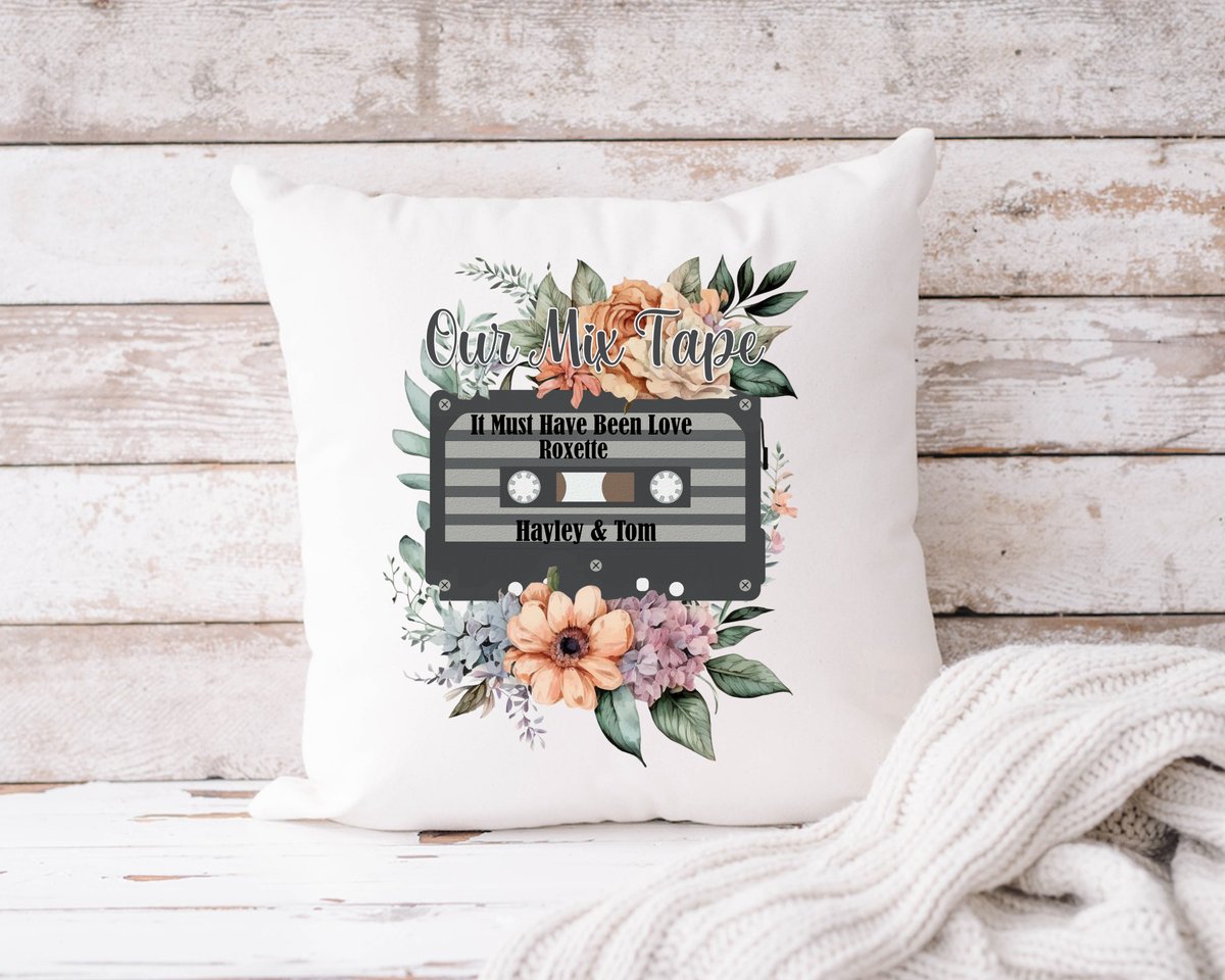 simplysarah72's tweet image. Our Mix Tape Cushion, can be personalised with favourite song and artist and also names
#OurMixTapeCushion #PersonalisedCushion #HandmadeHomeDecor