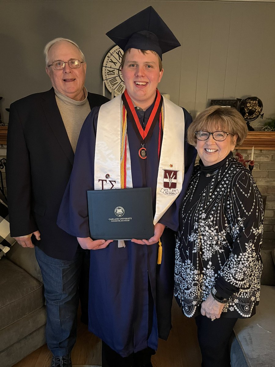 CheriZweng's tweet photo. There is a college graduate in the house! Max graduated from OU with Honors and I couldn’t be more proud of all he has accomplished! Enjoy the here and now, and we will always be here to support you and your dreams. Great job, Son #1! #OUgrad #hardwork #brightfuture #proudmom https://t.co/rFlC5h6a3X