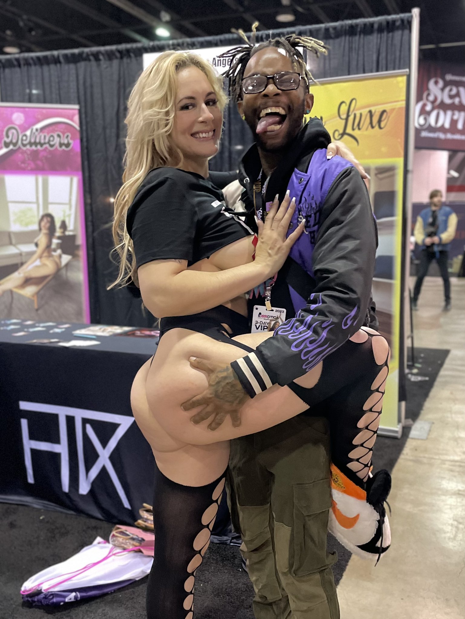 🤪👍🏾🌎 @Skyy_Luxe #modeling #exxxotica #fy https://t.co/Oy3WMQwX8l