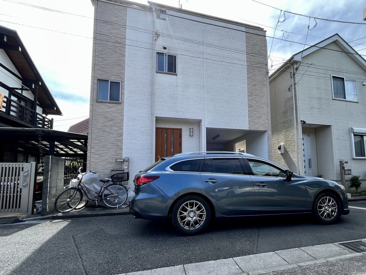 _s_dragon_'s tweet image. 妻と一緒に納車&amp;amp;ドライブ🚙
まだ運転おぼつかない状況の中で、妻とナビとETCが同時に俺に話しかけてきて半狂乱になった😱
アテンザ、さようなら😭
8年間無事故でありがとう。
テスラ、これからよろしく👍
#mazda
#atenza
#TESLA
#モデル3
#千葉フォルニア