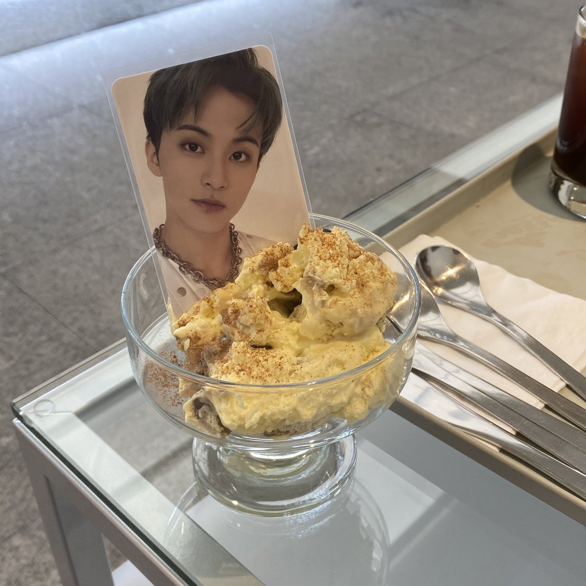 markeowwing's tweet photo. 케이크만 보이면 마크꽂는사람
 ㄴ 저요... https://t.co/1MgJArkRO8