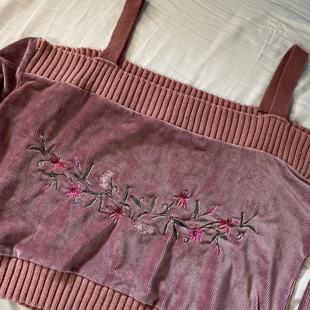 thriftbysister's tweet photo. เสื้อแขนยาวเปิดไหล่ ลายดอกไม้💐
💸 100฿

— สนใจสอบถามเพิ่มเติมใน dm ได้ค่า —

#เสื้อผ้ามือสอง #ส่งต่อเสื้อผ้า #ส่งต่อเสื้อผ้ามือสองราคาถูก #ส่งต่อเสื้อผ้ามือสองสภาพดี #ส่งต่อhm #ส่งต่อuniqlo #โล๊ะตู้เสื้อผ้า #โล๊ะตู้ #ส่งต่อเสื้อแขนยาว #ส่งต่อเสื้อกันหนาว https://t.co/a2dOclmuzD