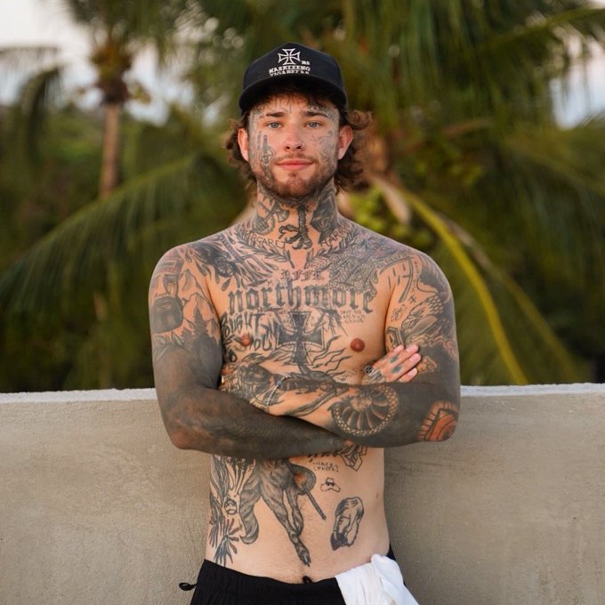 Who&rsquo;s tryna film content w ur favourite loser?  https://t.co/4TWatOLPNG https://t.co/698iMqb0Gi