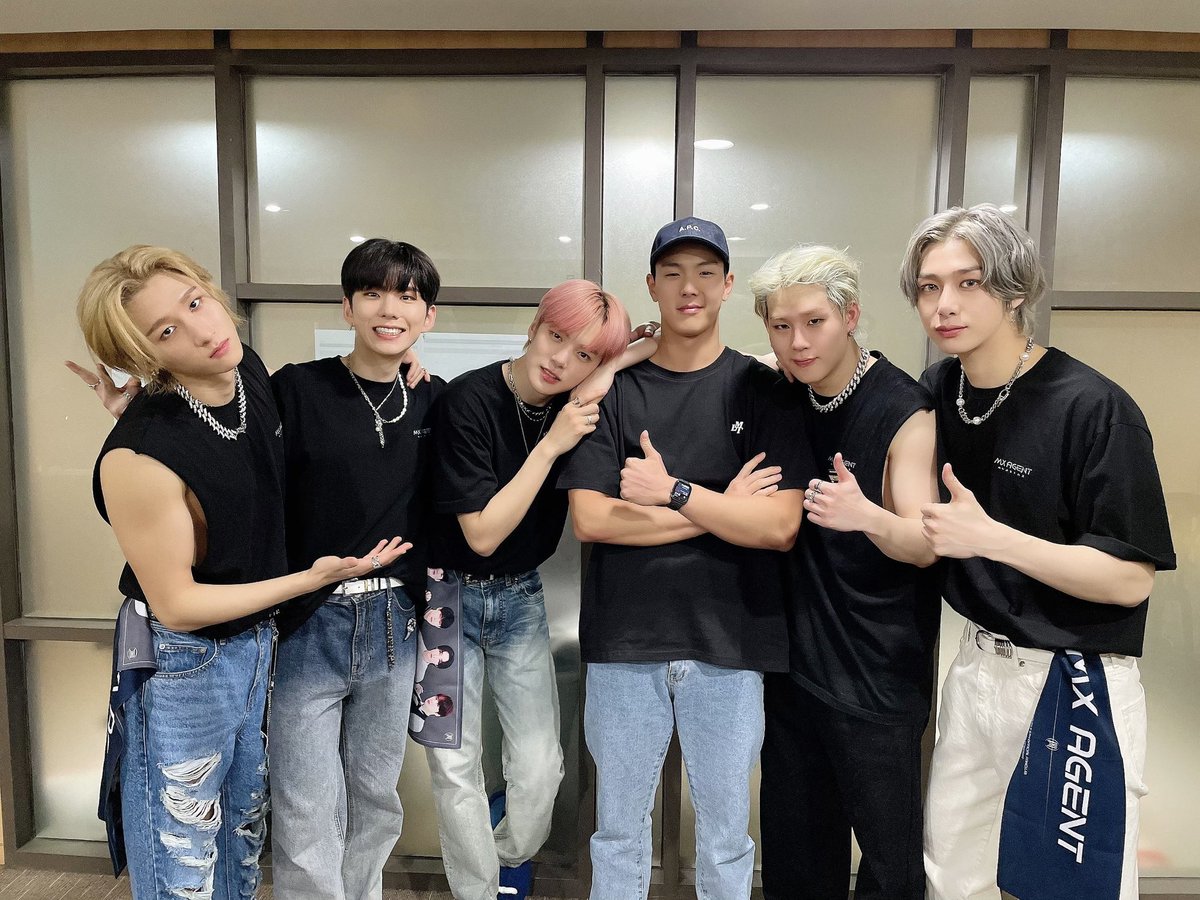 timeto_im's tweet photo. [220430] 공식트위터 #몬스타엑스 #MONSTAX #아이엠 #IM #창균 

220430 몬스타엑스 #FAN_CON
#몬베베 와의 TOP-SECRET🕶🗃
< #MX_AGENT > DAY 2

MONBEBE MAKES MONSTA X😎
MX AGENT에 깜짝 방문한 셔누까지🔥
함께해서 514배는 더 행복했던 오늘을
영원히 잊지 않길 바라요🥰💖 https://t.co/0BO8evtj9b