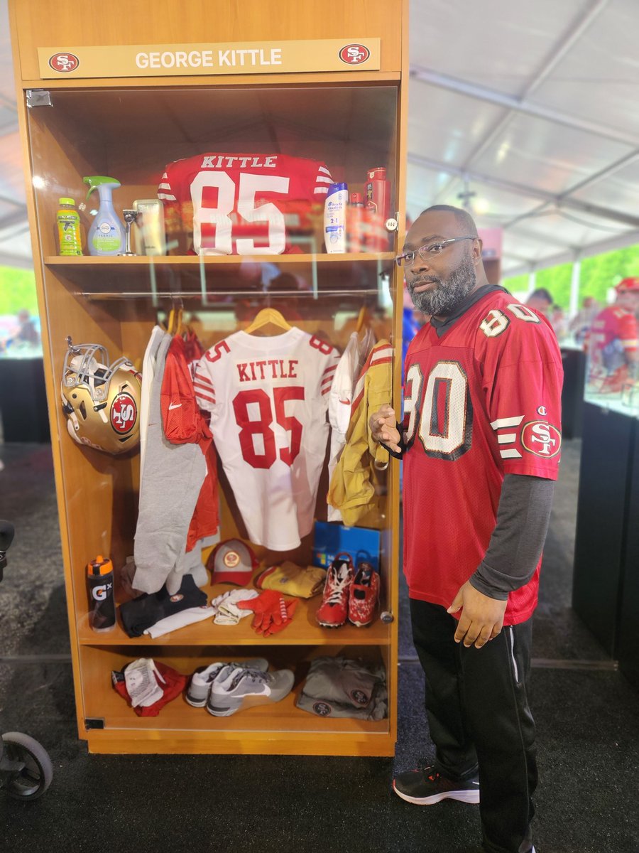 jbug32's tweet photo. @NFLDraft @KansasCity @hotsaucepodcast Thank you NFL and KC for the experience. https://t.co/V3BNNwSTml