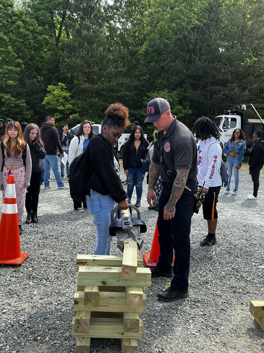 MrsPrinz_AP's tweet photo. City of Graham Career Day @GrahamRedDevils. Students were so engaged and asking questions. It was a blast! Thank you Graham!! https://t.co/9OObpEXPa7