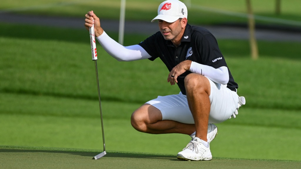 https://t.co/DZtQ5ZGcad : The leaderboard at LIV Golf Singapore remains loaded, as Talor Gooch and Sergio Garcia pace the field with 18 to go https://t.co/gs54e53lgf https://t.co/nyPj2XzSRz
