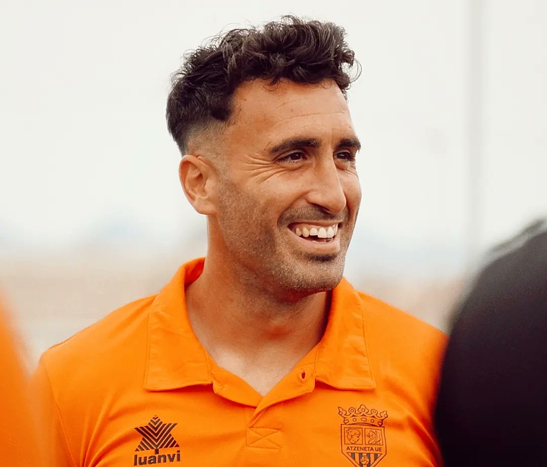 Atzeneta_UE's tweet photo. Afición, ya estamos en la Ciudad Deportiva Pamesa Cerámica 🏟⚔️

#UnPobleUnEquip 🧡 https://t.co/c1mce3o9Cb