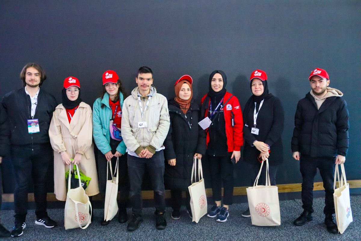 Teknofest heyecanı bu yıl 42 havuzunda devam ediyor! Yazılım tutkunlarına özel etkinliklerimizle, unutulmaz bir deneyim sunuyoruz 🎉

Ziyaretçilerimiz Kahoot yarışmamızla, Teknofest'te hem öğrenip hem eğleniyor. Kazananlar çeşitli ödüllerin sahibi oluyor ✨

#TEKNOFEST2023